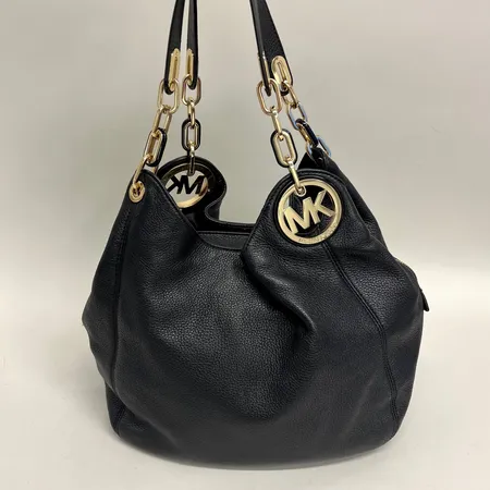 Handväska Michael Kors, AP-1301 bredd ca 40cm, höjd ca 34cm, svart skinn, tygfoder, nyckelhållare, guldfärgade beslag, gott bruksskick 