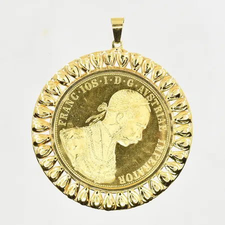 Hänge med mynt, Franc IOS I D G Avstriae Imperator, år 1915, Ø55 mm, Mynt 23K vik 13,9g, ram 14K , totalvikt 21,2g.