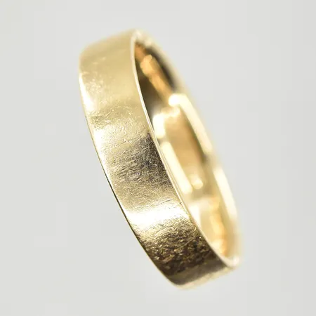 Ring, stl 19½, bredd 5 mm, 14K. Vikt: 6,5 g