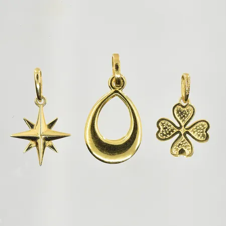 Tre hängen, längd ca 12-20 mm, 18K. Vikt: 1,8 g