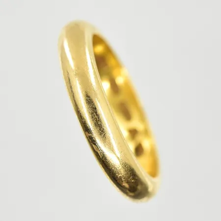 Ring, stl 19, bredd 4 mm, gravyr, 18K. Vikt: 9,1 g