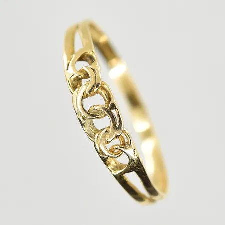 Ring Bismarck, stl 18, bredd 2-4 mm, 18K. Vikt: 1 g