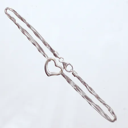 Armband vitguld, längd 18,5cm, hjärta bredd 9,5mm, 18K  Vikt: 2,6 g