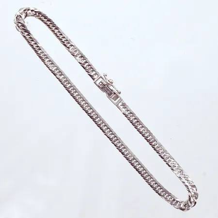 Armband fiskben, vitguld, längd 18cm, bredd 3,2mm, något ojämn, 18K Vikt: 5,1 g