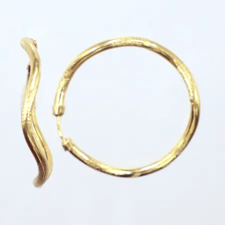 Ett par örhängen Creoler, Ø35,6mm, bredd 2,6mm, 18K Vikt: 4 g