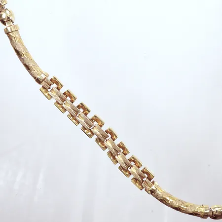 Collier defekt av,  länge 42cm, bredd 7,80mm, ostämplad,18k Vikt: 80 g