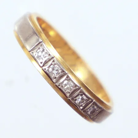 Ring diamanter 5 x0,005ct, Ø16¾, gravyr, 18k  Vikt: 4,4 g