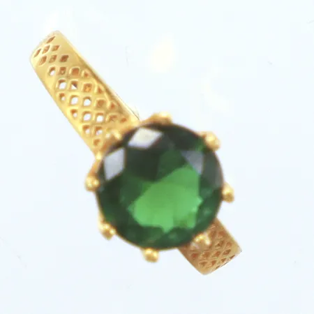 Ring, grön sten, Ø17½, något ojämn, 21K Vikt: 2,9 g