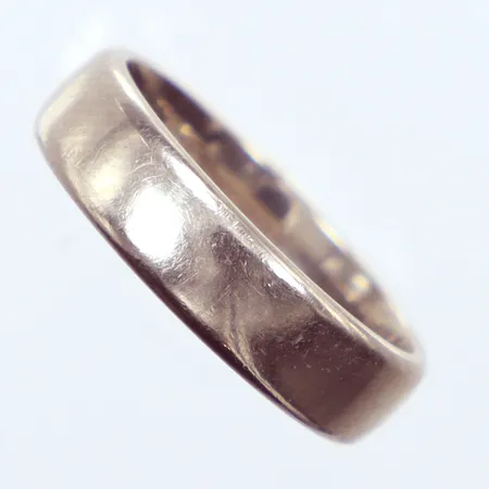 Ring, vitguld, gravyr, Ø17mm, bredd 5mm, 18k  Vikt: 6,3 g