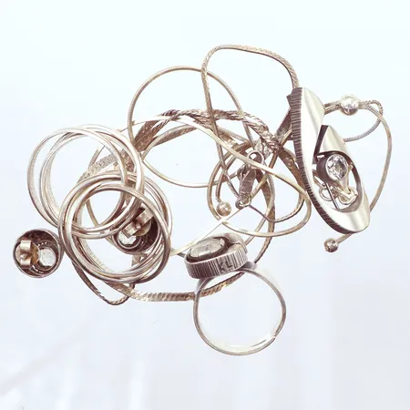 Ett parti silver, defekt, vita stenar, 830/1000 Vikt: 26,3 g