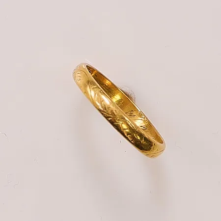 Ring, skev, gravyr, 23K 6,3g.