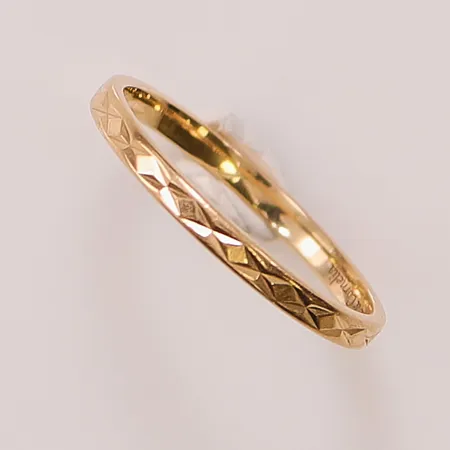 Ring, Ø18¼, bredd:2mm, gravyr, 18K 1,9g.