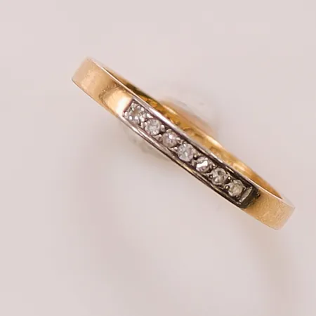 Ring, diamanter 7x ca 0,01ct, Ø16¼, bredd:2mm, gravyr, 18K 2,1g.