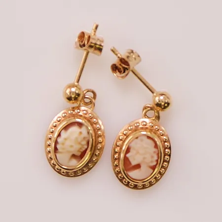 Ett par örhängen camé, 15mm, 18K 1,5g.