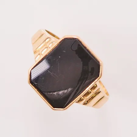 Ring, Ø19, bredd:14mm, onyx, något skev skena, 18K 3,4g.