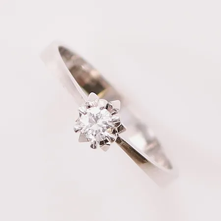 Ring, diamant 0,16ct, W/SI enligt gravyr, Ø18, bredd:4mm, vitguld, 18K 2,9g.