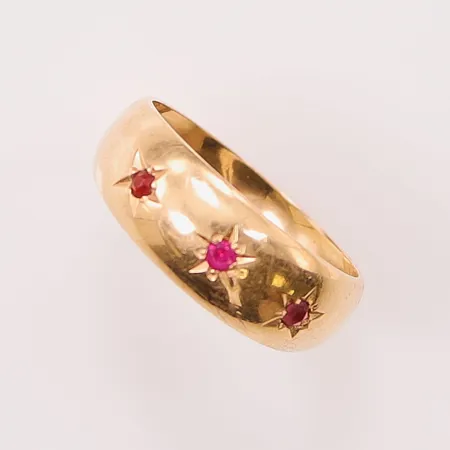 Ring, Ø16¾, bredd:6mm, röda stenar, 18K 2,7g.