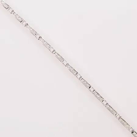 Armband, 42x diamanter totalt 0,46ctv enligt gravyr, 18cm, bredd:4mm, 14 fattningar utan stenar, vitguld, 18K 13g.