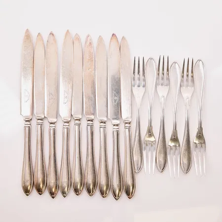 6 Gafflar, 11cm, 9 Knivar, 15,5cm, nysilver.