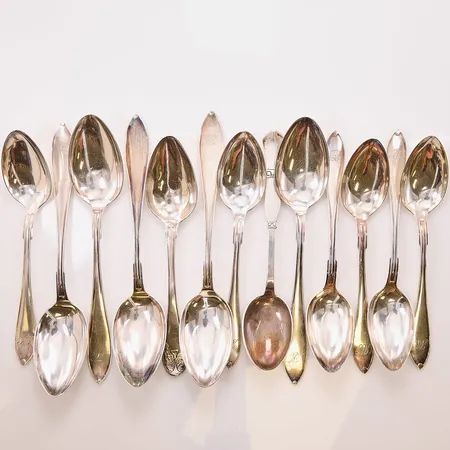 13 Matskedar, gravyr, 830/1000 Silver 554,5g.