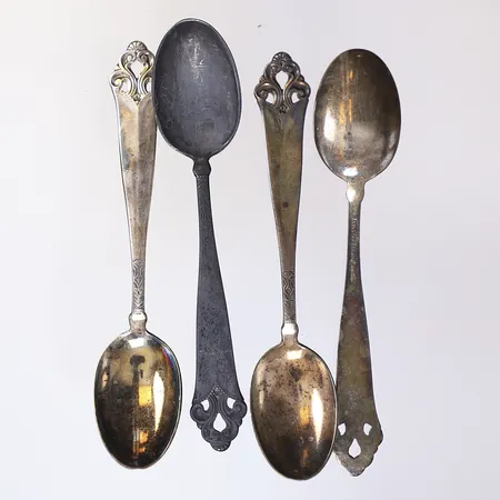 4 skedar, silver 830/1000 Vikt: 41,4 g