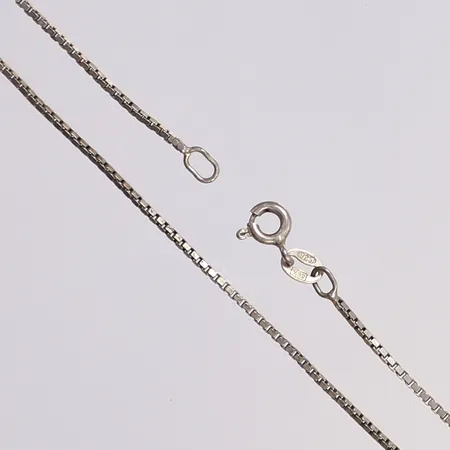 Halskedja Venezia, 40,5cm, bredd 1mm, något ojämn, silver 925/1000 Vikt: 2,6 g