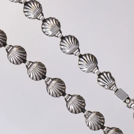 Halscollier snäckskal, 38cm, bredd 11mm, ostämplat silver Vikt: 19,7 g