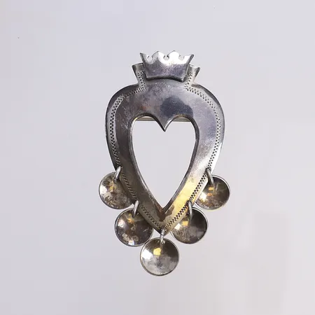 Dräktsmycke/brosch, 64x33mm, till. MIC (A Michelsen) Stockholm 1951, silver 925/1000 Vikt: 10,6 g
