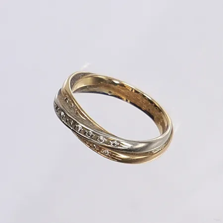 Ring med vita stenar, stl 16¾, bredd 4,5mm, vitguld/gulguld, 18K  Vikt: 3,8 g
