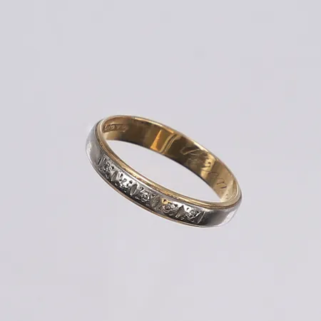 Ring med diamanter totalt ca 0,05ctv, stl 19¾, bredd 4mm, gravyr, vitguld/rödguld, 18K Vikt: 4,1 g