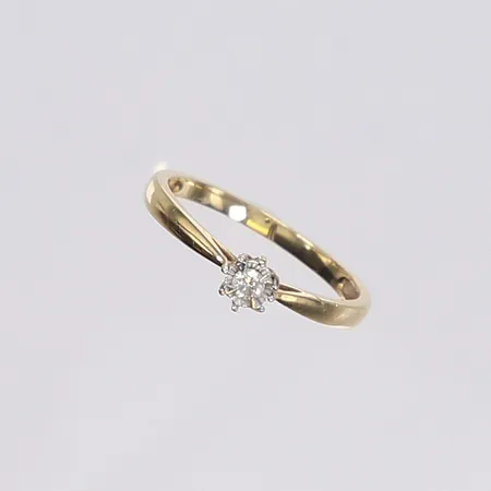 Ring med diamant 1xca 0,05ct, stl 16¾, bredd 2-4mm, 18K Vikt: 1,5 g