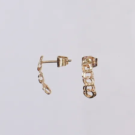 Ett par örhängen, Bismarck, 13x4mm, omaka snurrebussar, 18K Vikt: 1 g