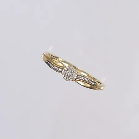 Ring med diamanter totalt ca 0,03ctv, stl 19¼, bredd 1-4mm, 18K Vikt: 2,1 g