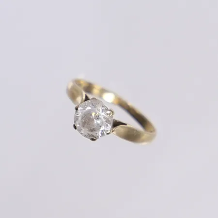 Ring med vit sten, stl 16½, bredd 2-7mm, slitage, 14K Vikt: 2,2 g