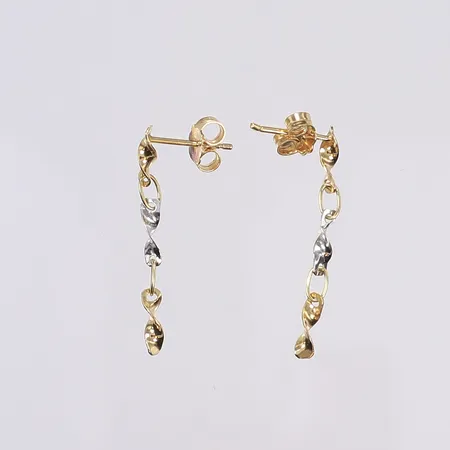 Ett par örhängen, 32x3mm, något skeva stift, rödguld/vitguld 18K Vikt: 1,3 g