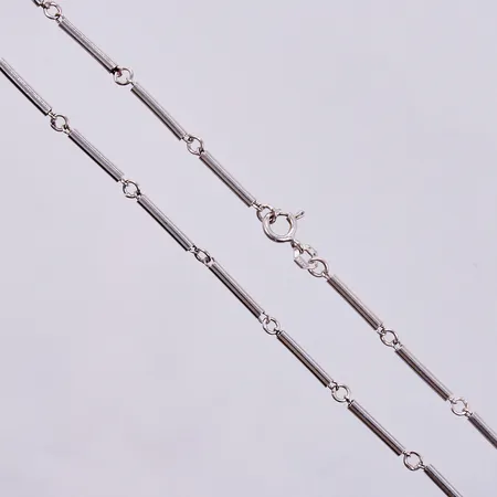 Kedja, längd ca 41cm, bredd ca 2-3mm, 925/1000 silver Vikt: 6,6 g