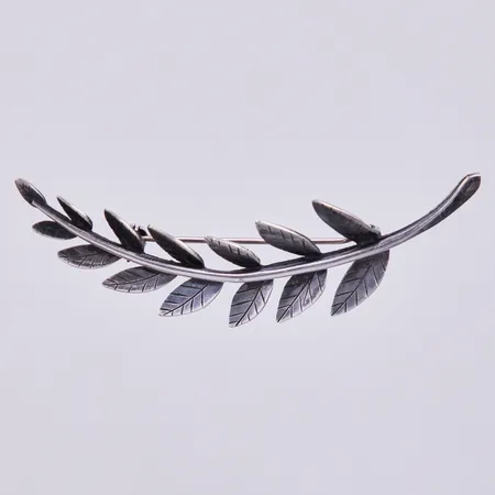 Brosch, löv, längd ca : 6,5cm, bredd ca : 6-20mm, silver 830/1000 Vikt: 5,5 g