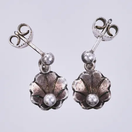 Ett par örhängen, längd ca 13mm, 835/1000 silver Vikt: 1,5 g