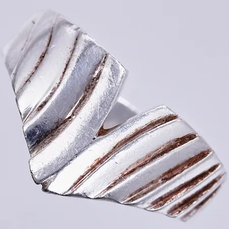 Ring stl: 17, bredd ca 2-16mm, 925/1000 silver Vikt: 5,4 g