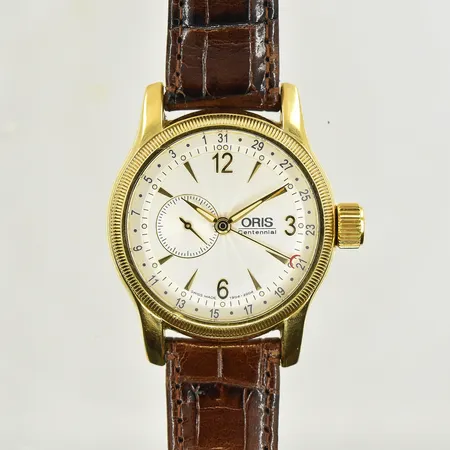 Herrur Oris Big Crown Centenary Gold Edition 1904-2004, 18K, boett Ø39 mm, automat, datum, safirglas, refnr 644 7559 60 81, serienr 0395, cal Oris 644/ETA 2836-2, läderband med bruksslitage, manual, box, cert och ytterkartong medföljer. bruttovikt 78,4g.