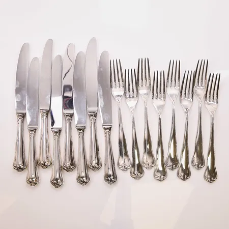 8 Gafflar, 17cm, 8 Knivar19,5cm, MEMA, 830/1000 Silver 690g.