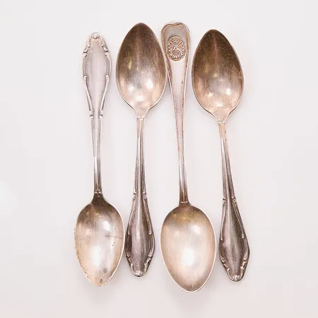 4 Skedar, gravyr, 830/1000 Silver 55,6g.