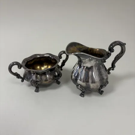 1 Gräddkanna, höjd ca 10cm, 1 sockerskål, höjd ca 7cm, 835-925/1000 Silver 286,3g.