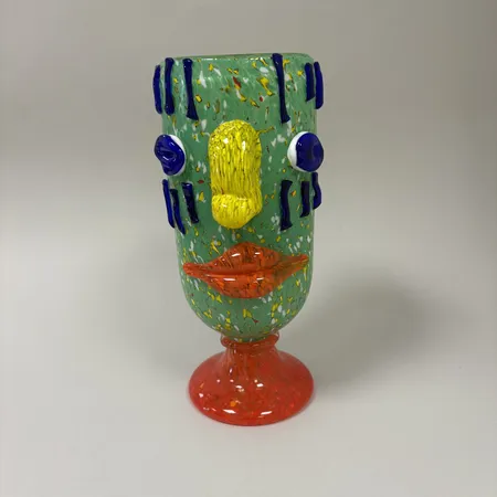Vas, Ulrica Hydman Vallien, höjd ca 27cm, bredd ca 11cm, konstglas, osignerad. Skickas med postpaket.