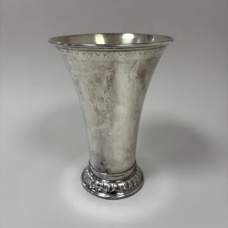 Vas, höjd ca 20,5cm, Ø15cm, dekorerad, liten buckla på foten, GAB år 1933, 830/1000 Silver 326,4g.