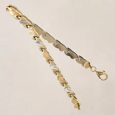 Armband med dekor, längd 20cm, bredd 6mm, smärre bucklor, vitguldsdetaljer, 14K Vikt: 6,1 g