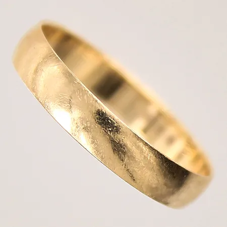 Ring, slät, stl 17½, bredd 3,5mm, gravyr, 18K Vikt: 1,7 g