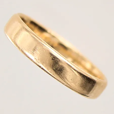Ring, slät, stl 17½, bredd 4mm, gravyr, 18K Vikt: 3,7 g