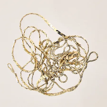 Guldsmycken, skeva/buckliga, 14K Vikt: 6,6 g