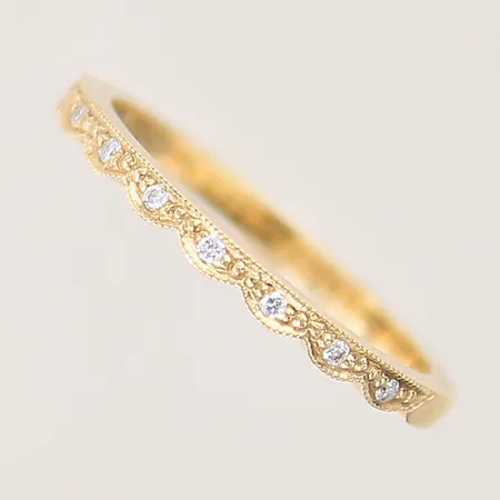 Ring med diamanter 8 x ca 0,005ct, stl 15½, bredd 2mm, 18K  Vikt: 1,7 g